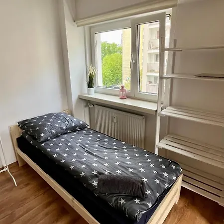 In - C106b Проживание в семье *